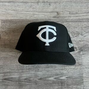 New Era Minnesota Twins Black White Fitted Hat/Cap Size 7 3/8